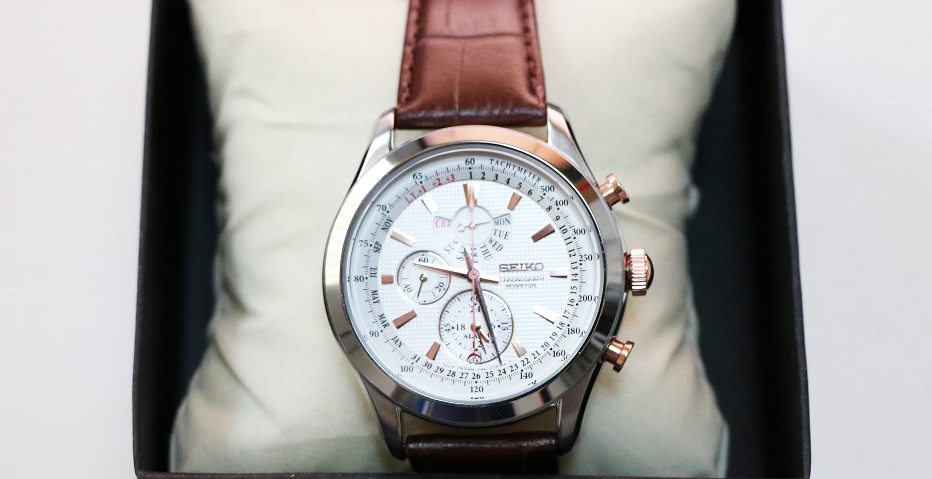 セイコー腕時計クロノグラフパーペチュアル Spc129p1 海外モデル を買ってみた パーペチャルの初期設定はクロノグラフ初心者には複雑でした ブルーレディ